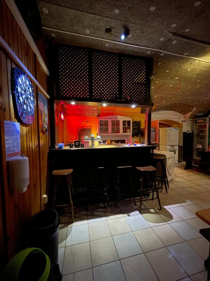 Whole Basemenet Former Pub4 Stag Do/Hen Party Budapest Exteriör bild